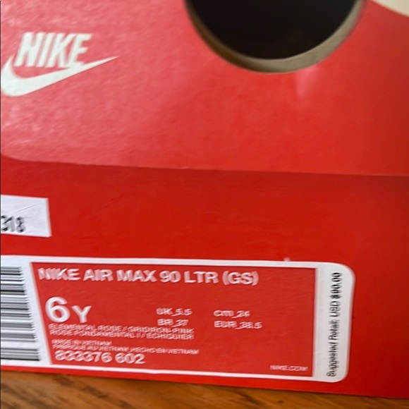 Nike Air Max 90 GS size 6 (women sizes 7.5-8) - Picture 3 of 4